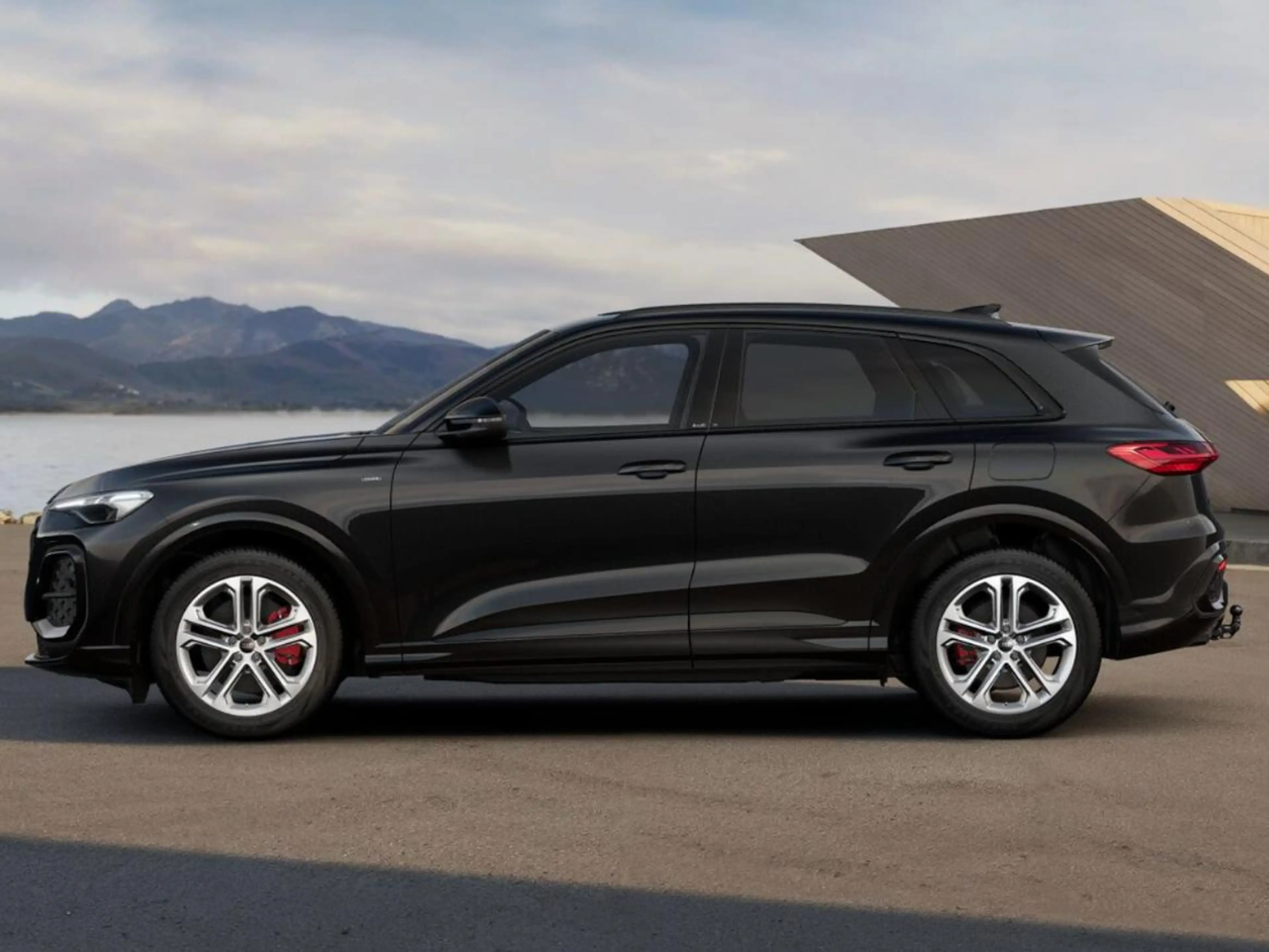 Audi Q5 S edition e-hybrid 220 kW / 299 PK SUV 7 versn. S- — photo 3