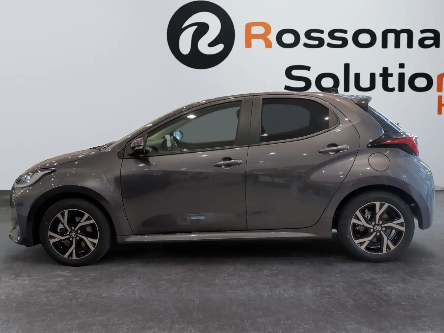 Toyota Yaris Yaris 1.5 Hybrid 5 porte Trend Grau - 2