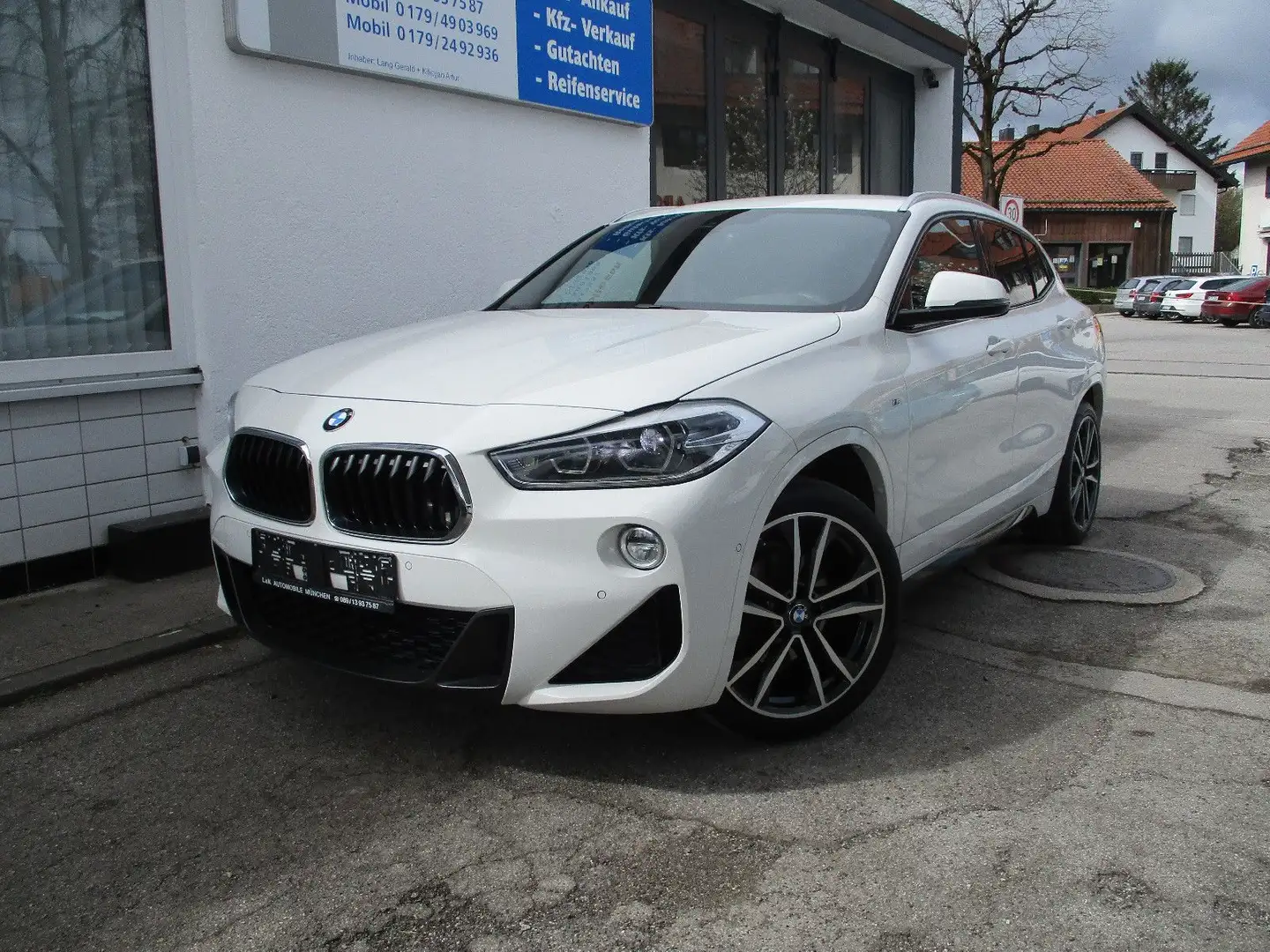 BMW X2 sDrive 18 d M Sport + 19" Navi+R-Kamera+LED Weiß - 1