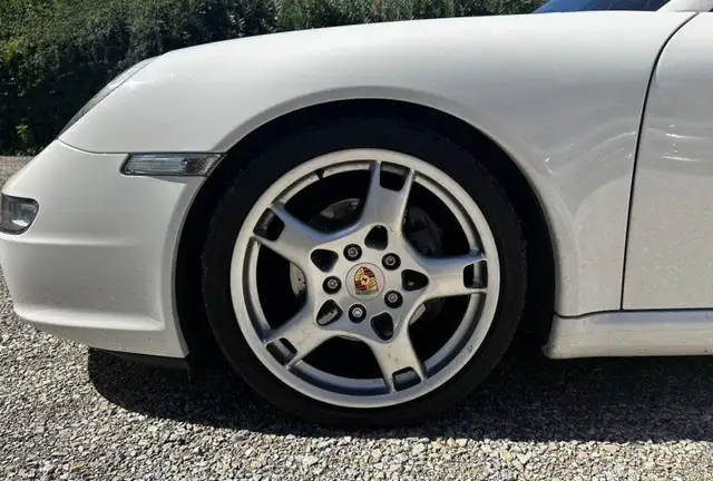 Porsche 911 view 27