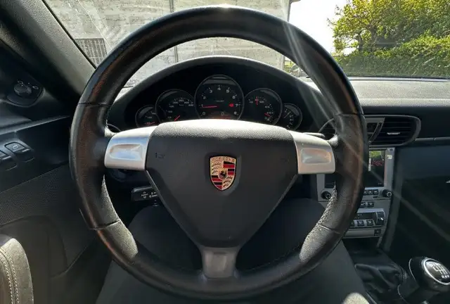 Porsche 911 view 18