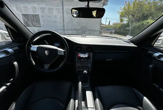 Porsche 911 view 10