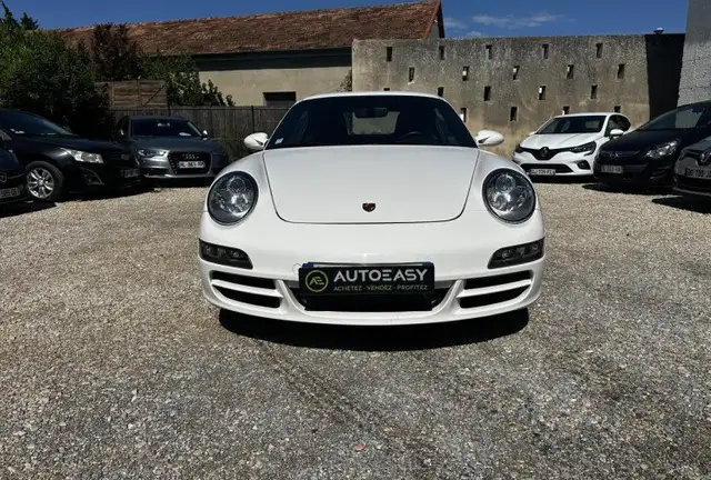 Porsche 911 view 9
