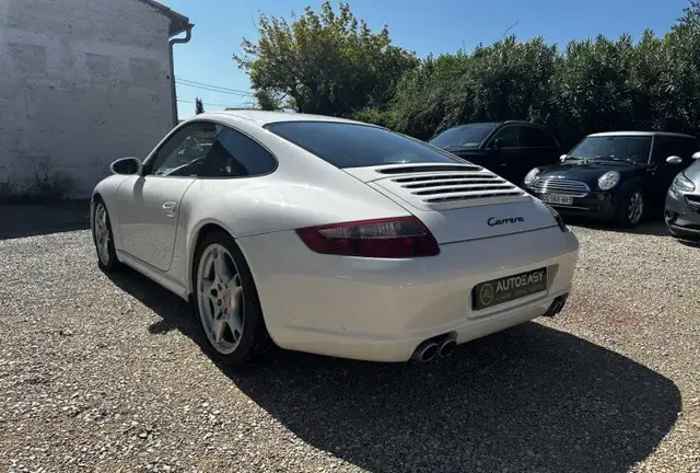 Porsche 911 view 2