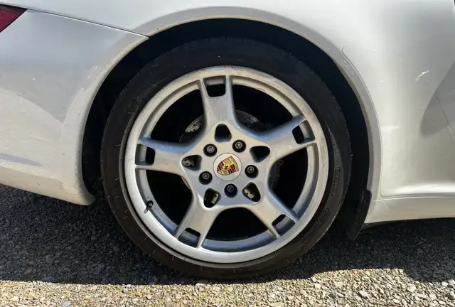 Porsche 911 view 25