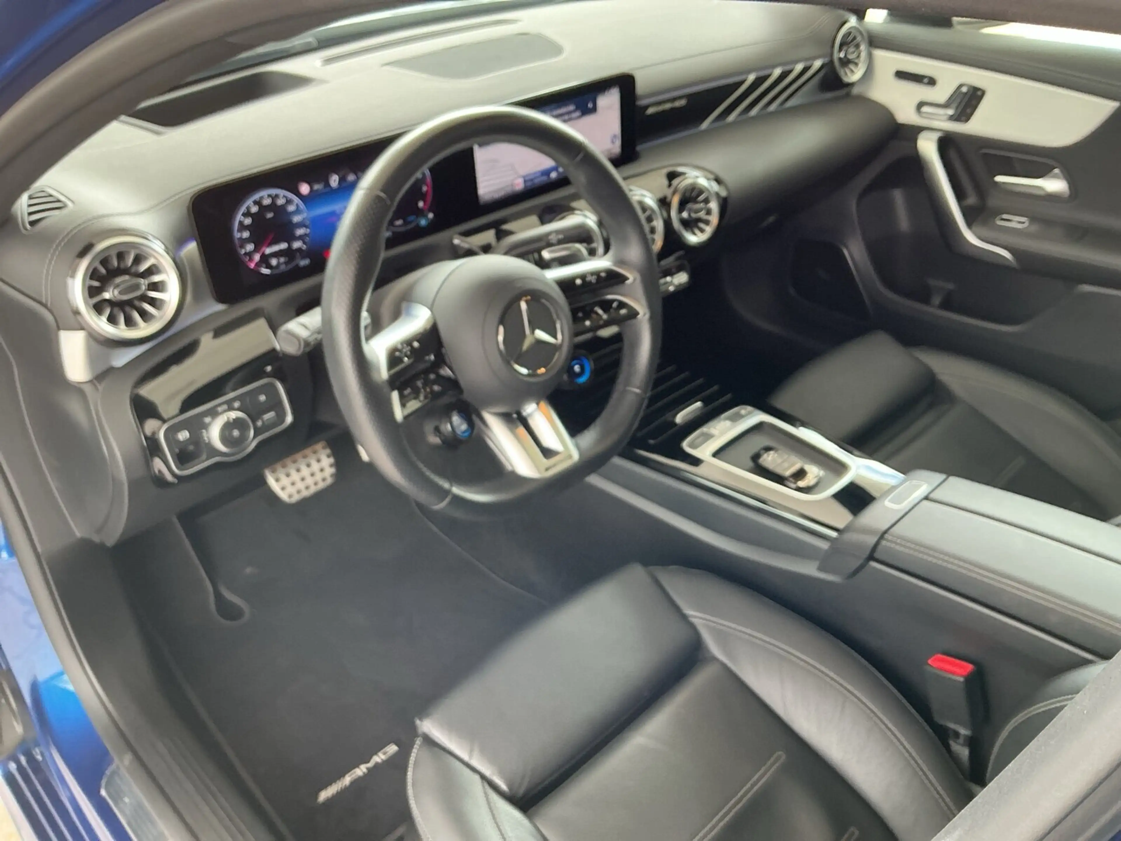 Mercedes-Benz A 35 AMG A 35 AMG 4M Limousine Pano-Dach/Distronic/Memory — photo 9