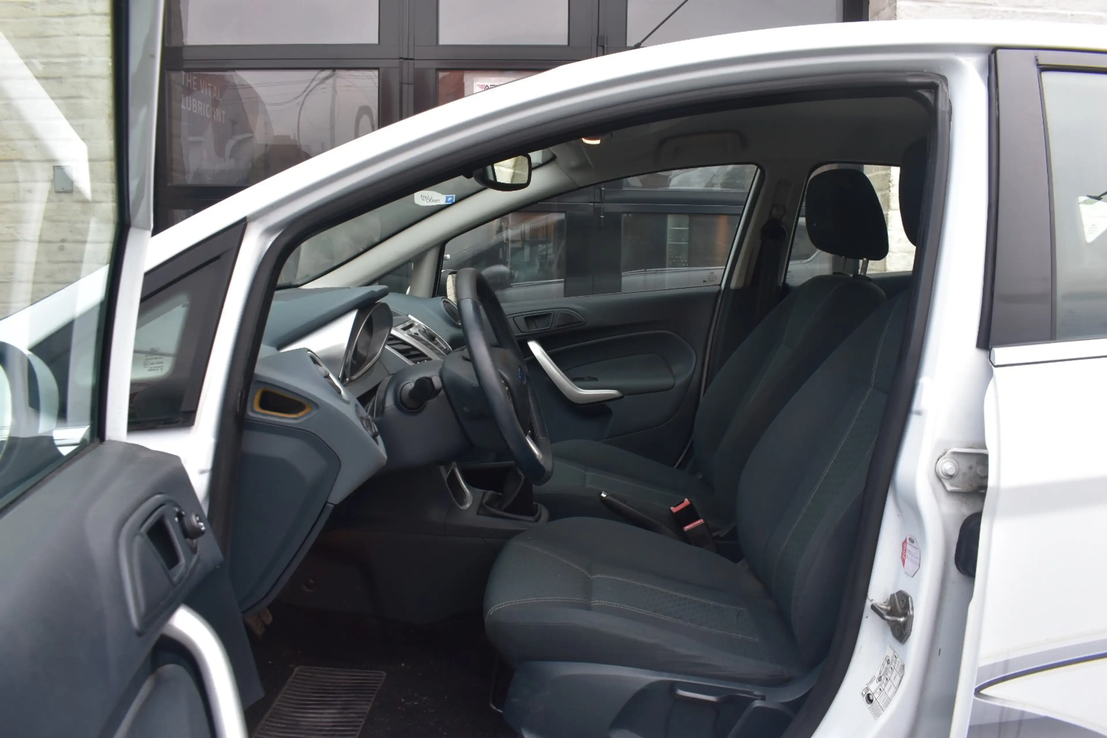 Ford Fiesta 1.25i Titanium Xenon / Airco / Alu Velg / Topstaat / Garantie — photo 14