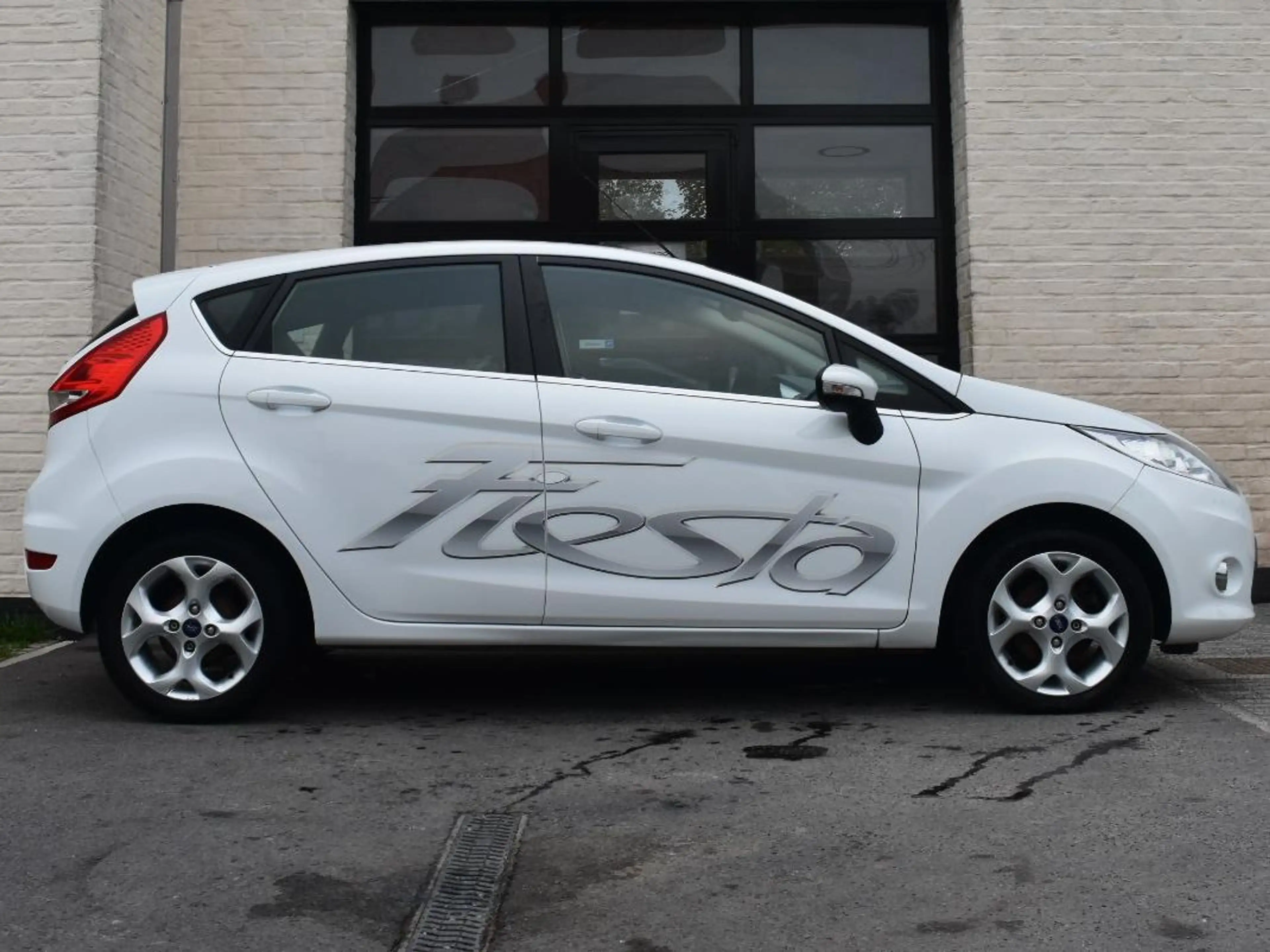 Ford Fiesta 1.25i Titanium Xenon / Airco / Alu Velg / Topstaat / Garantie — photo 5