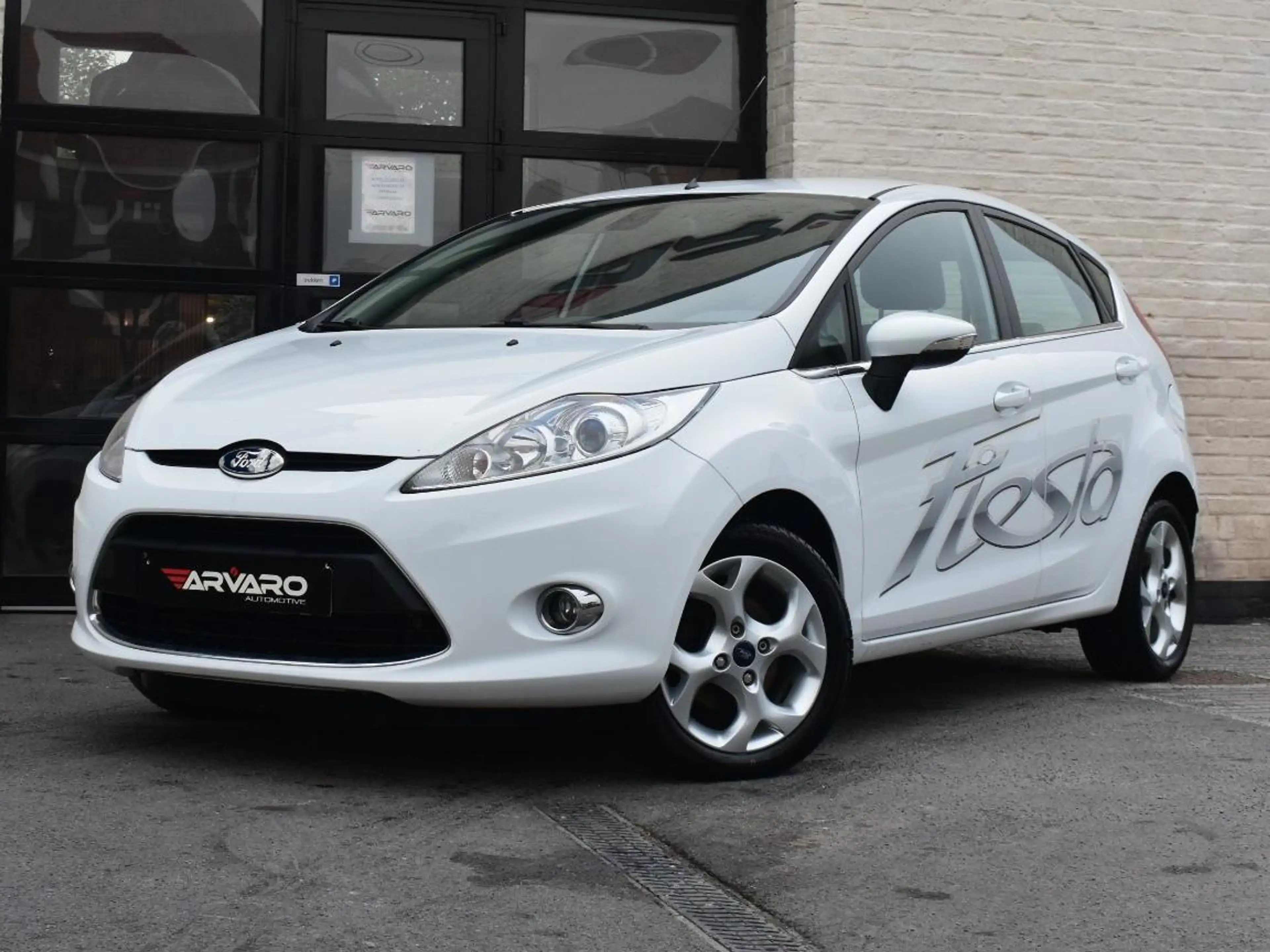 Ford Fiesta 1.25i Titanium Xenon / Airco / Alu Velg / Topstaat / Garantie — photo 2