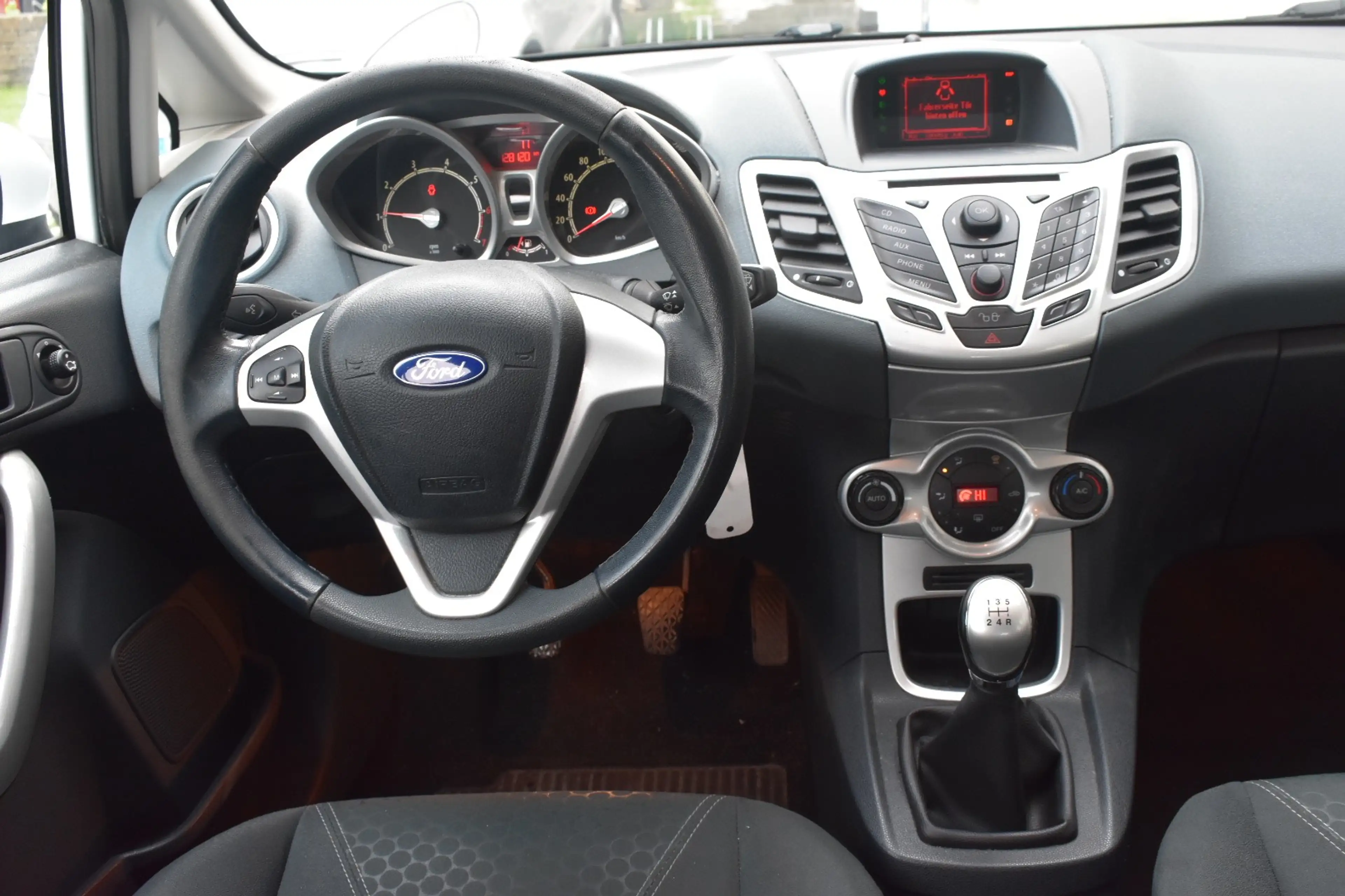 Ford Fiesta 1.25i Titanium Xenon / Airco / Alu Velg / Topstaat / Garantie — photo 10