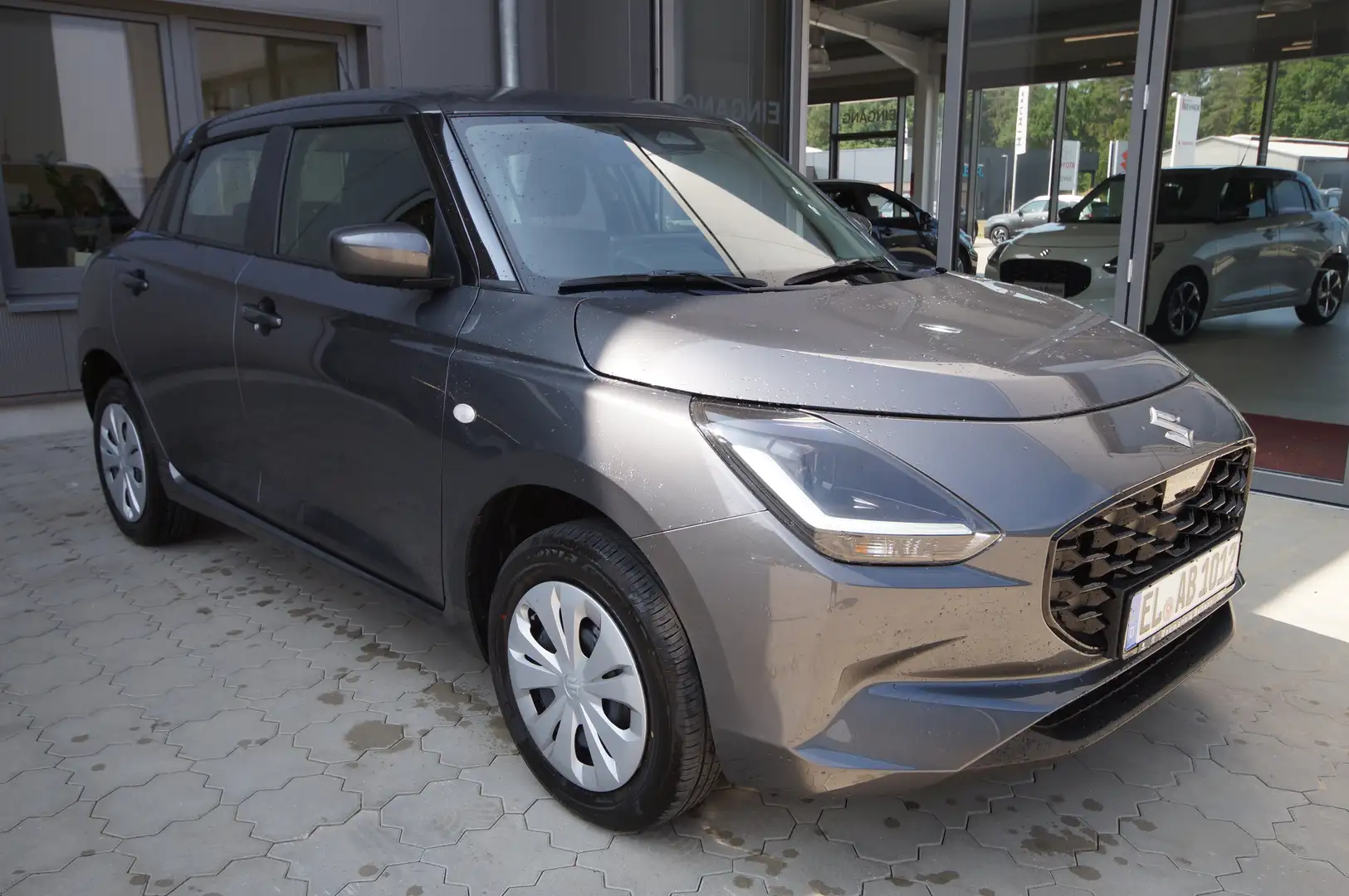 Suzuki Swift 1.2 Hybrid Allgrip MT Club 4x4-Allrad! Grau - 1