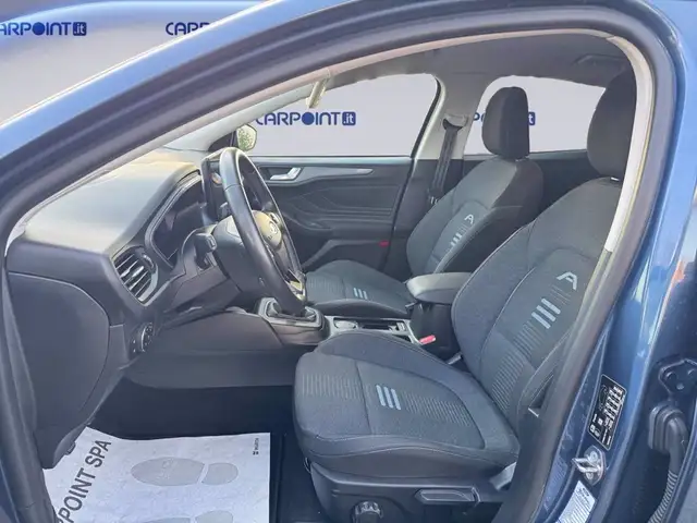 Ford Focus view 9