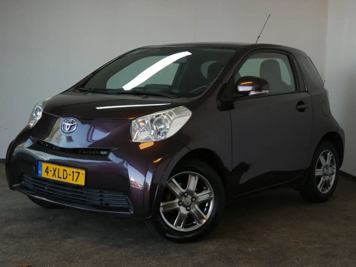 Toyota iQ 1.0 VVTi Aspiration Fialová - 1