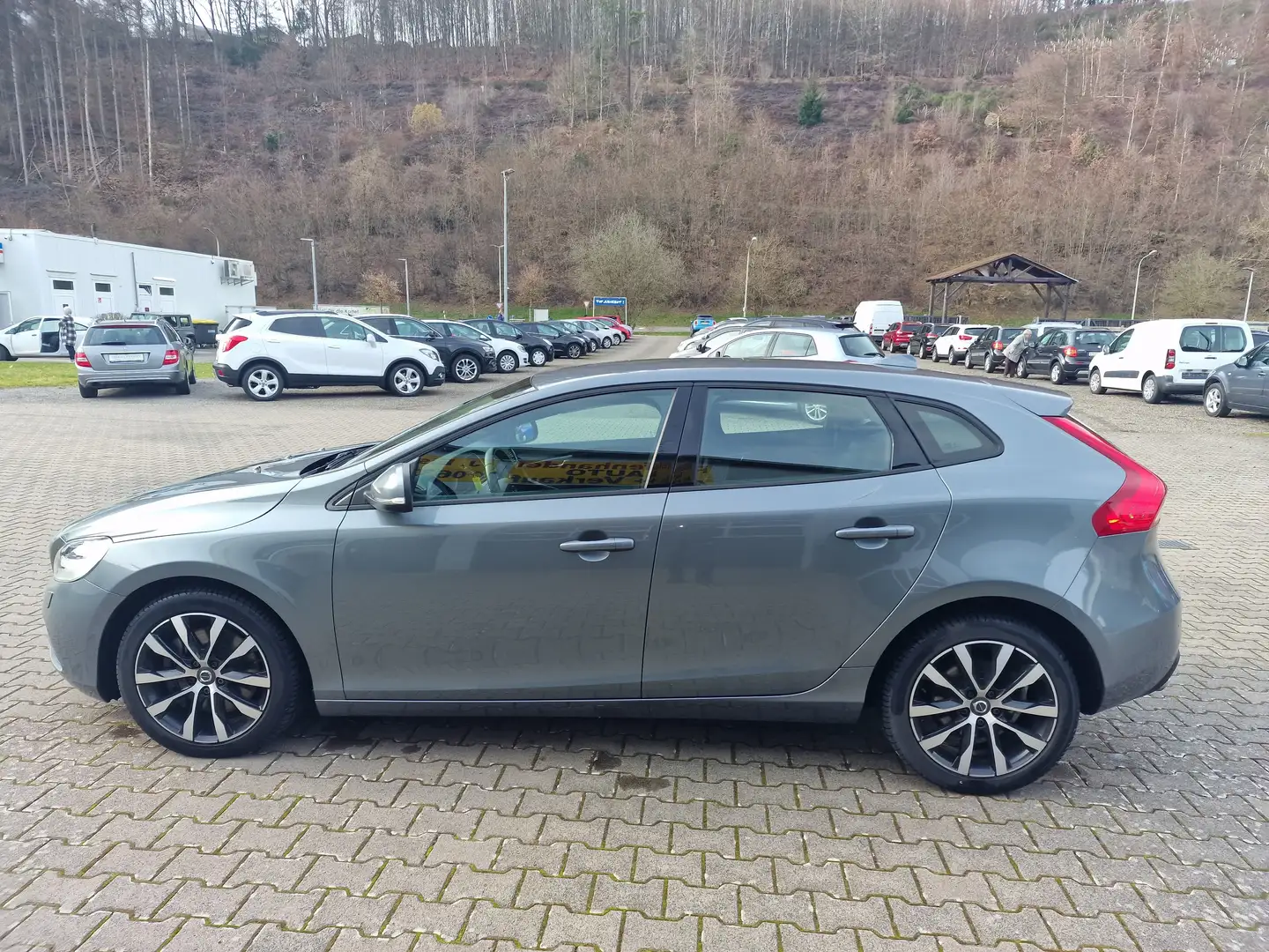Volvo V40 Momentum/NAVI-PDC-KAMERA-17"ALU-SHZG Grau - 1