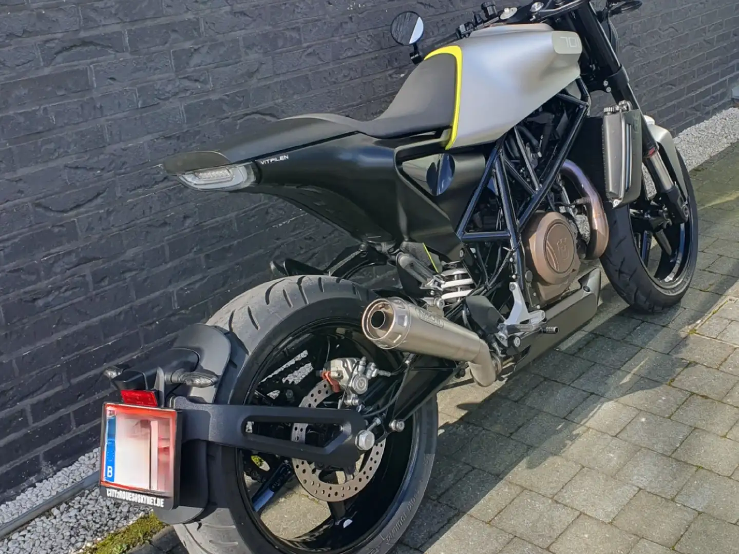 Husqvarna Vitpilen 701; HQV 701; B Stříbrná - 1