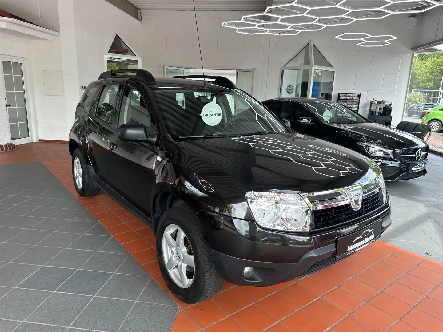 Dacia Duster Laureate 4x2 *AHK /1. Hand / AllwetterB.* Schwarz - 2