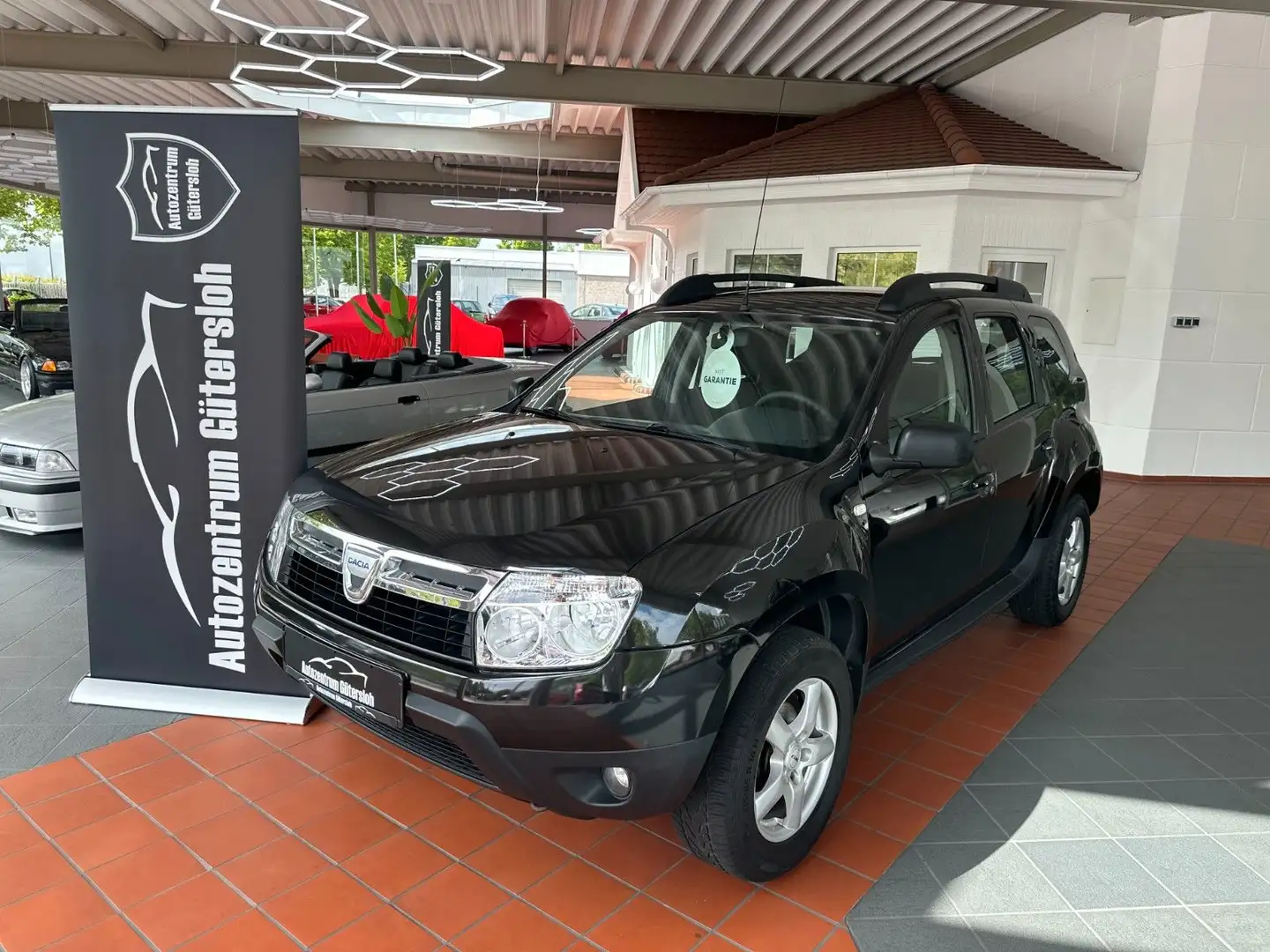 Dacia Duster Laureate 4x2 *AHK /1. Hand / AllwetterB.* Schwarz - 1