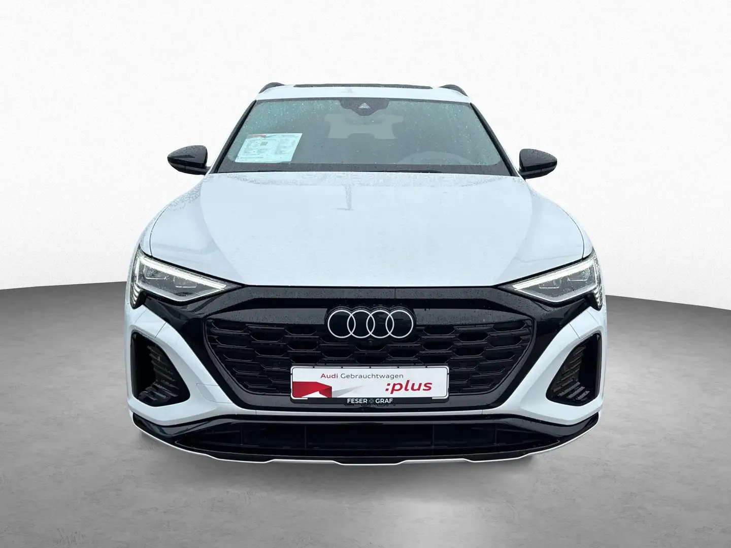 Audi Q8 S line 55 e-tron quattro 300 kW Weiß - 2