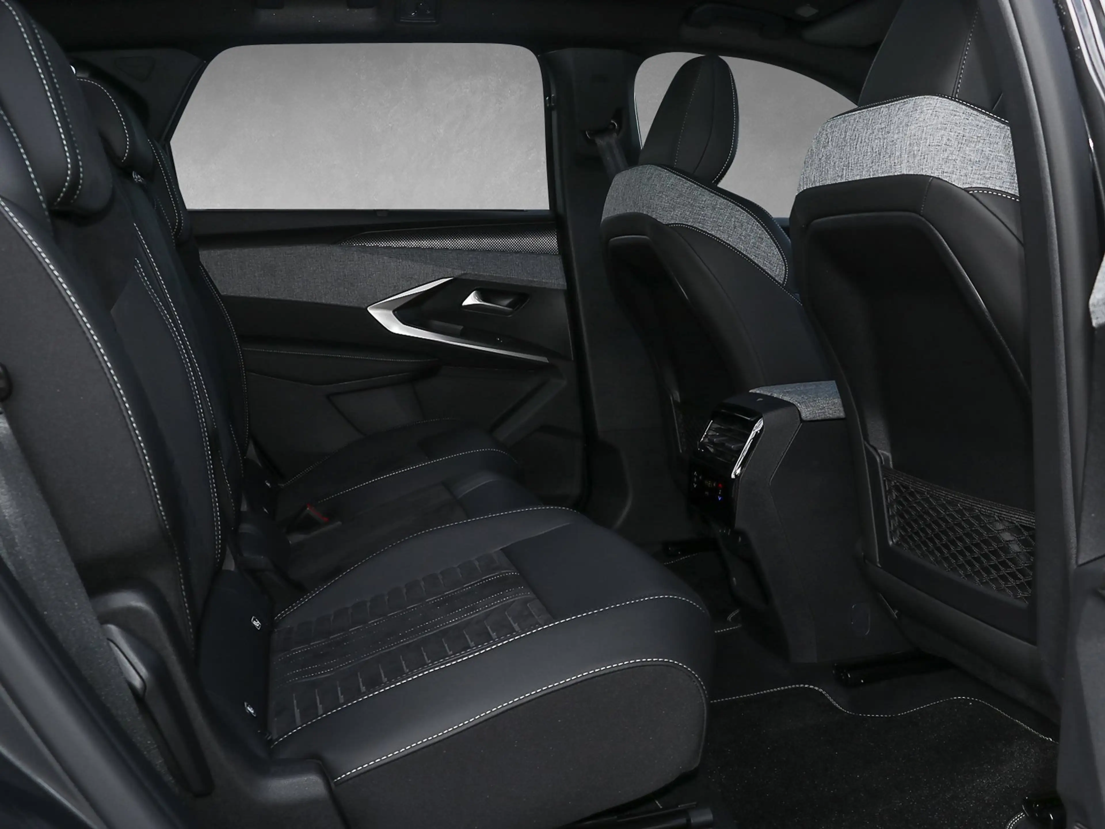 Peugeot 5008 GT Elektro LR ACC/AHK/Kam./KeyLess/LED/Navi — photo 7