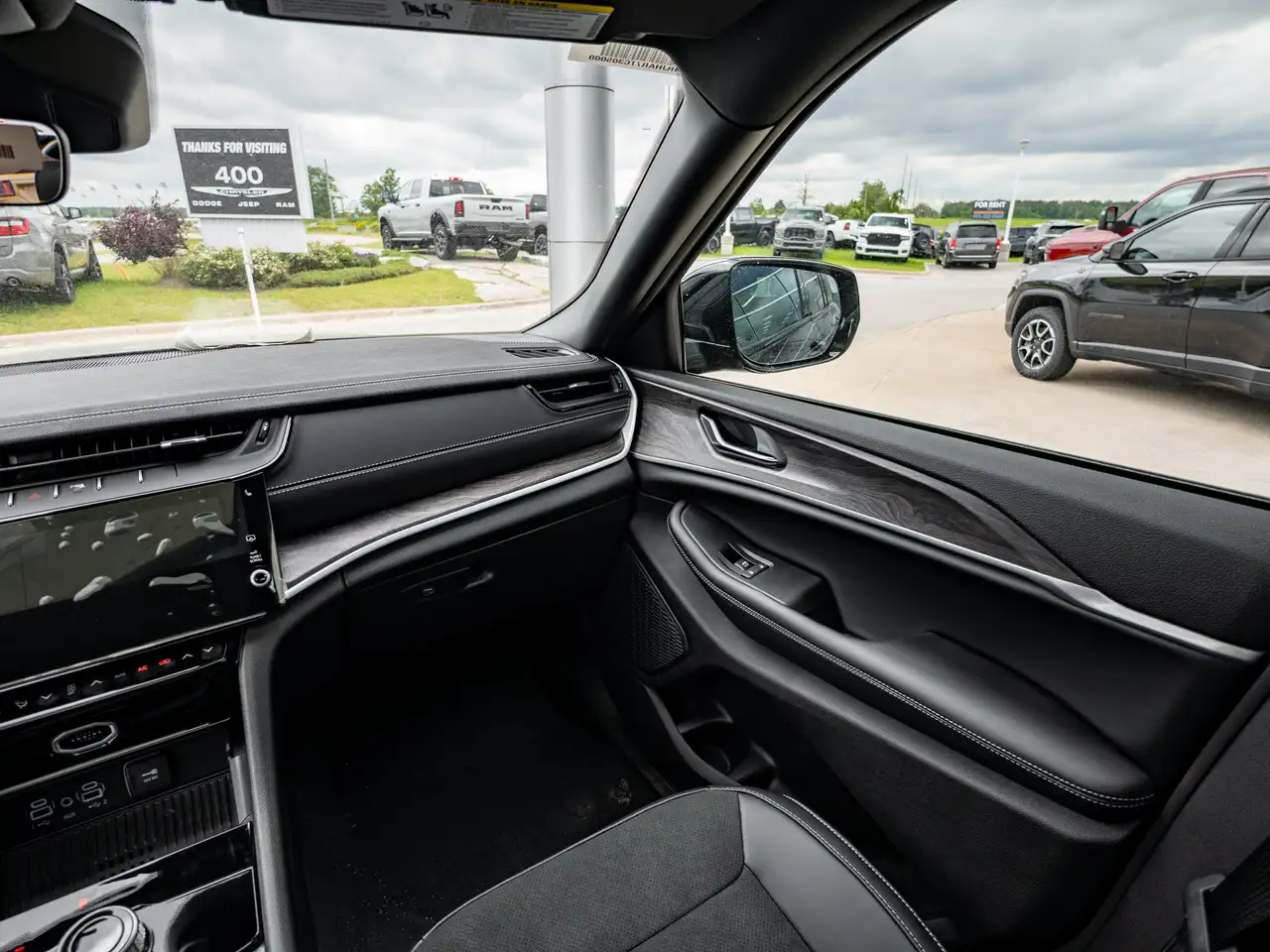 Jeep Grand Cherokee снимка Jeep Grand Cherokee