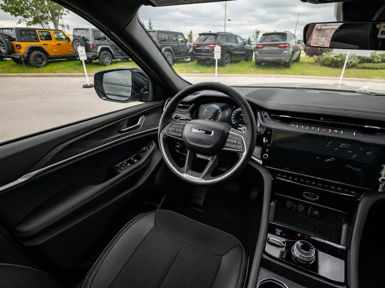 Jeep Grand Cherokee снимка Jeep Grand Cherokee