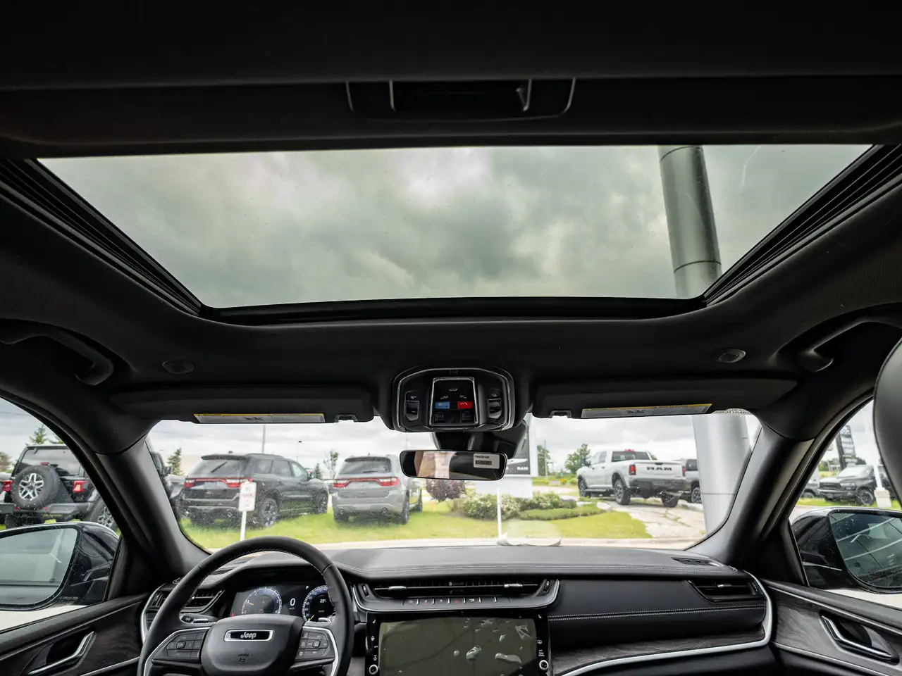 Jeep Grand Cherokee снимка Jeep Grand Cherokee