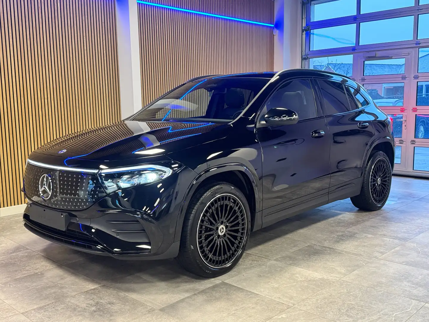 Mercedes-Benz EQA 350 EQA 350 4Matic AMG Line Noir - 1