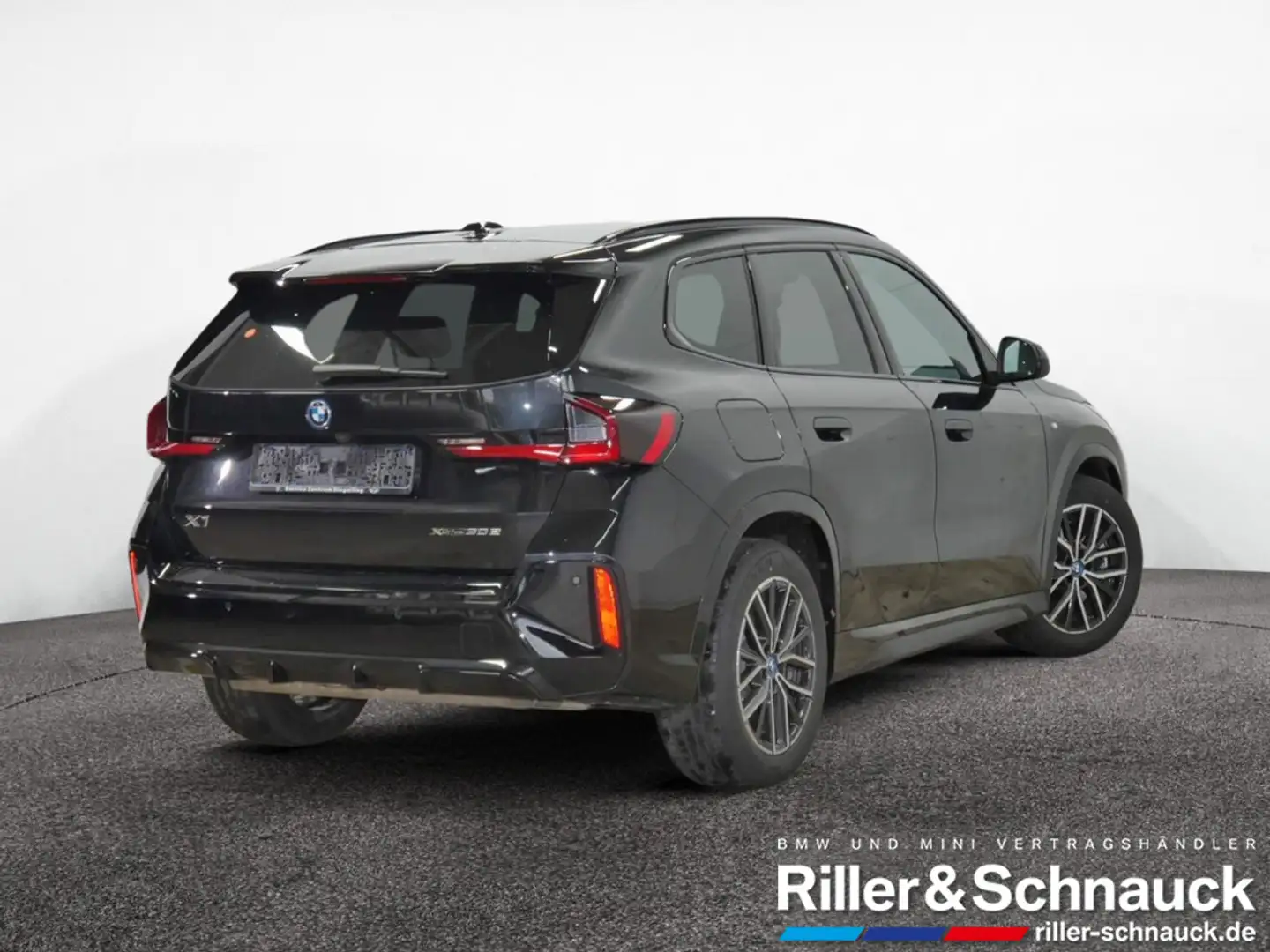 BMW X1 xDrive30e M Sport AHK+HUD+ACC+360°KAM+HK Schwarz - 2