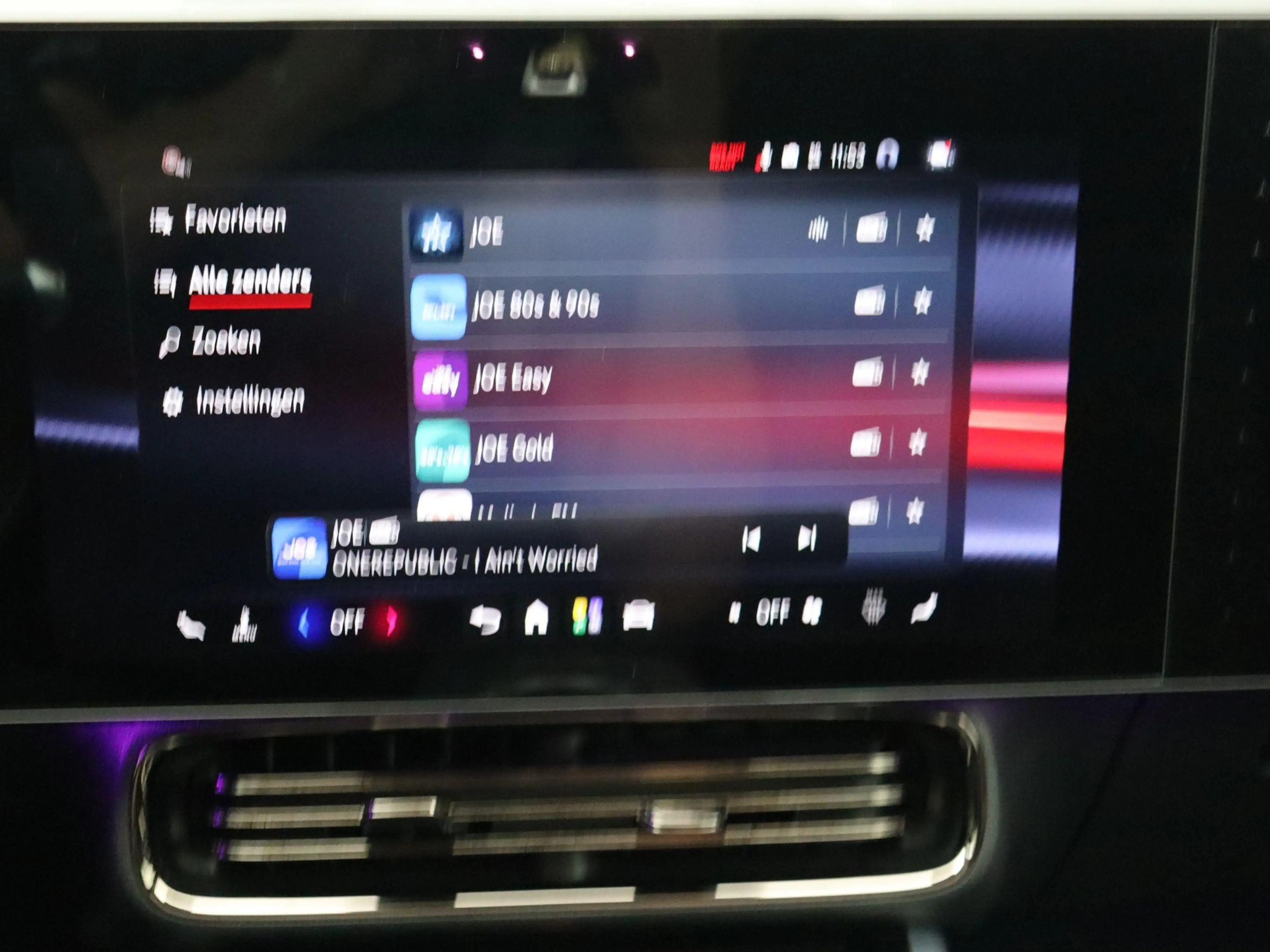 Mercedes-Benz CLA 180 AMG Line + PANO DAK + CARPLAY + — photo 15