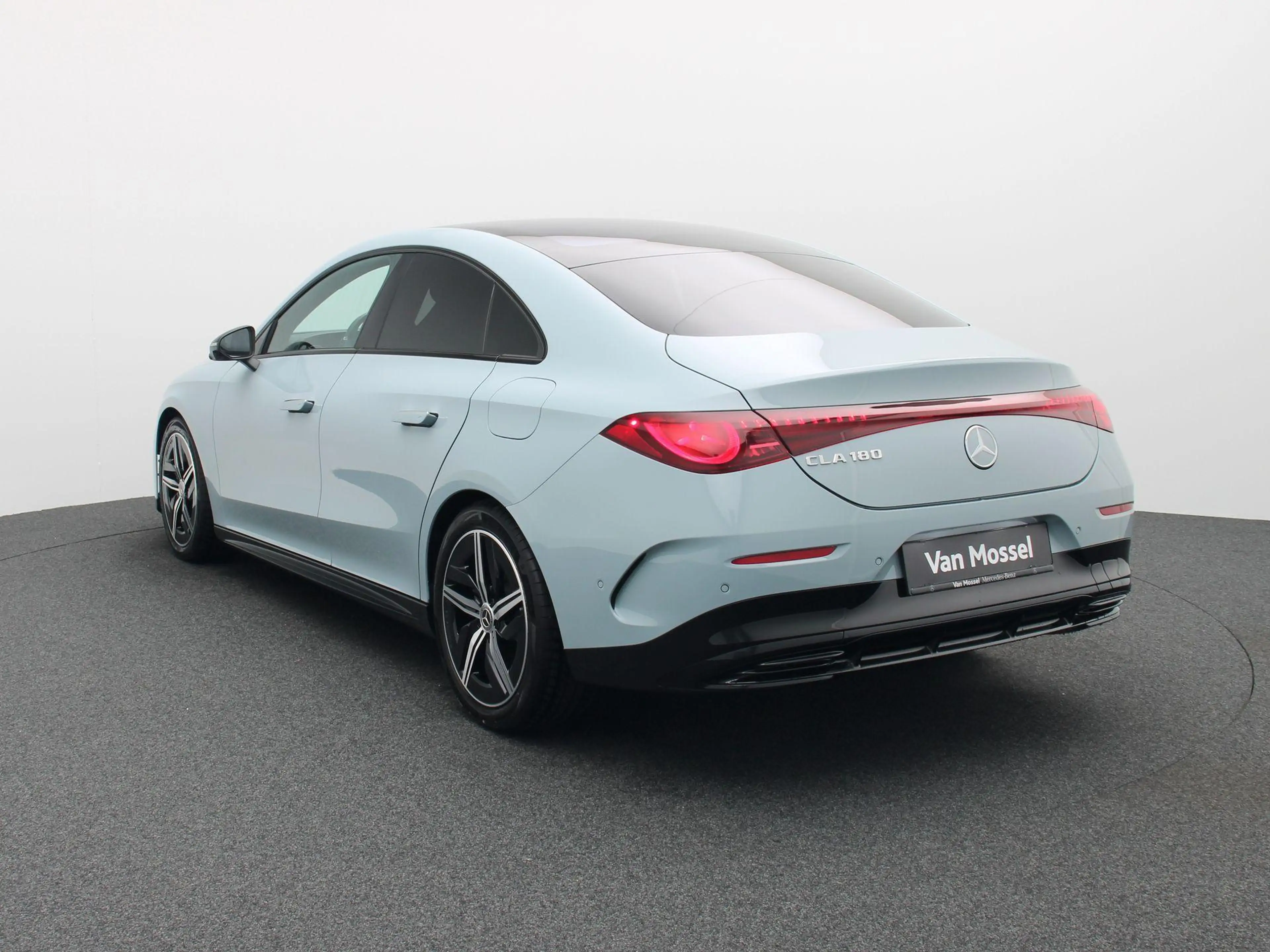 Mercedes-Benz CLA 180 AMG Line + PANO DAK + CARPLAY + — photo 2