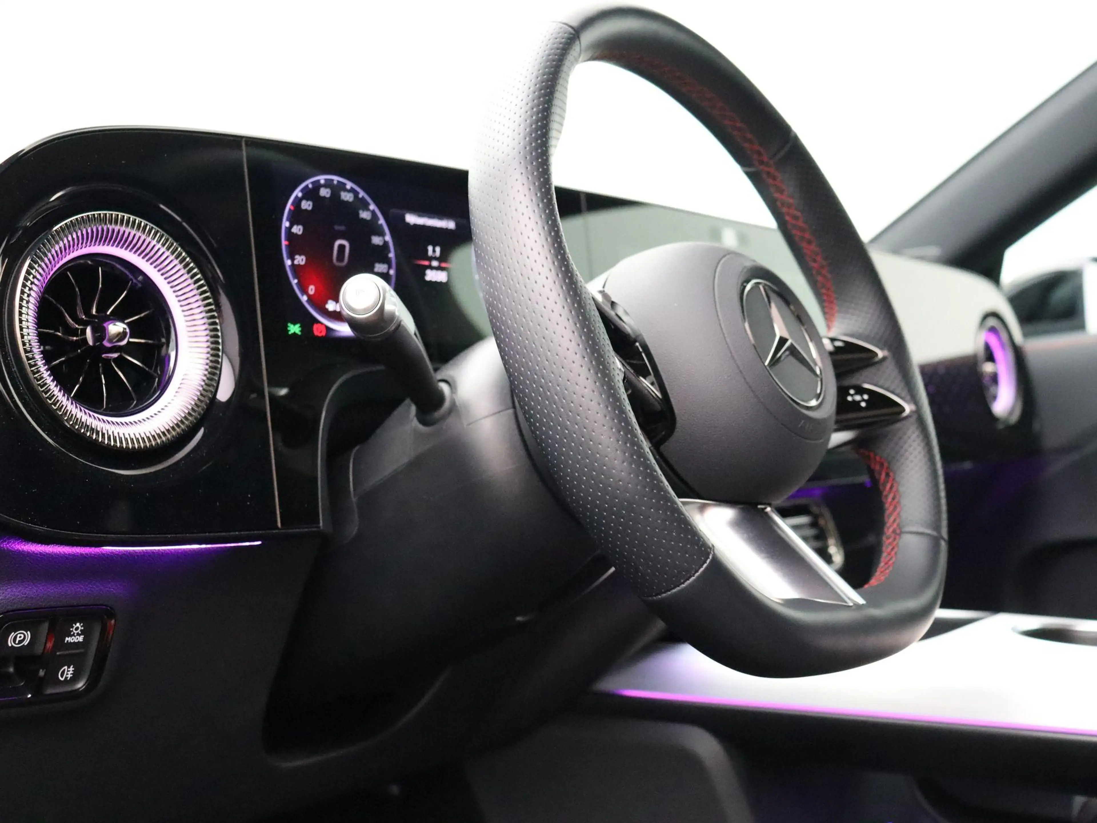 Mercedes-Benz CLA 180 AMG Line + PANO DAK + CARPLAY + — photo 11