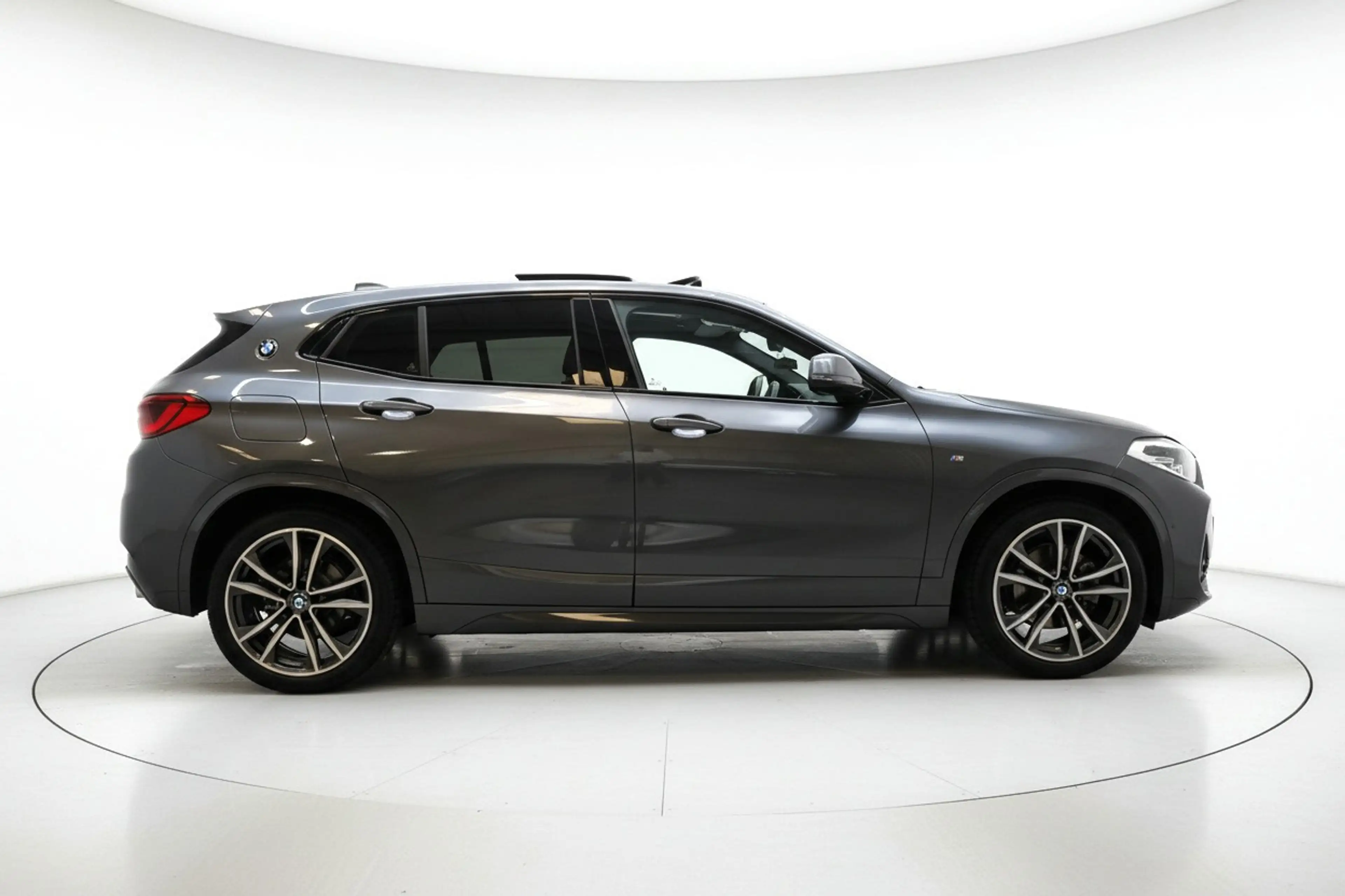 BMW X2 SDrive18i M SPORT PANO SFEER HUD LEER CAM TREKH — photo 5