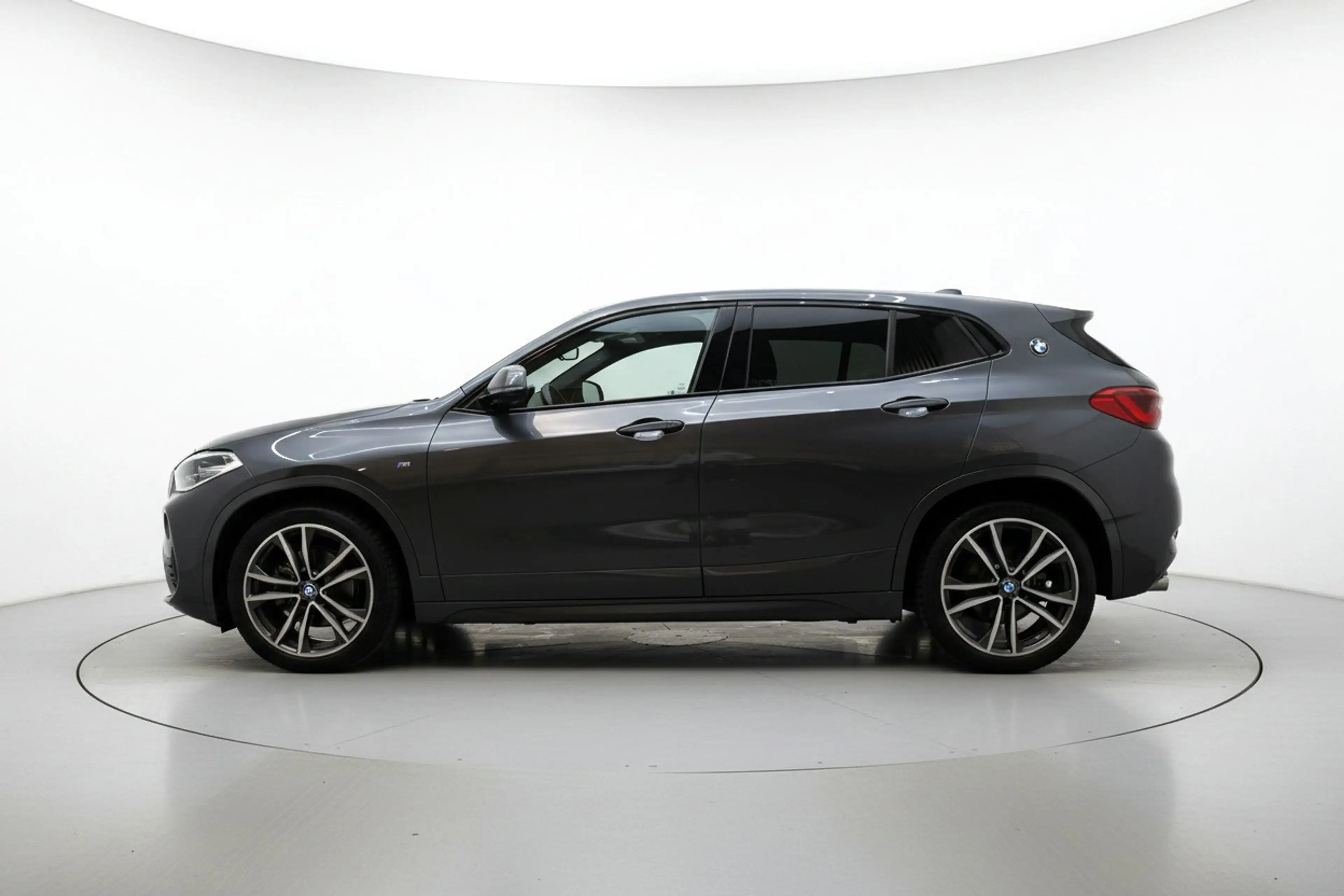 BMW X2 SDrive18i M SPORT PANO SFEER HUD LEER CAM TREKH — photo 4