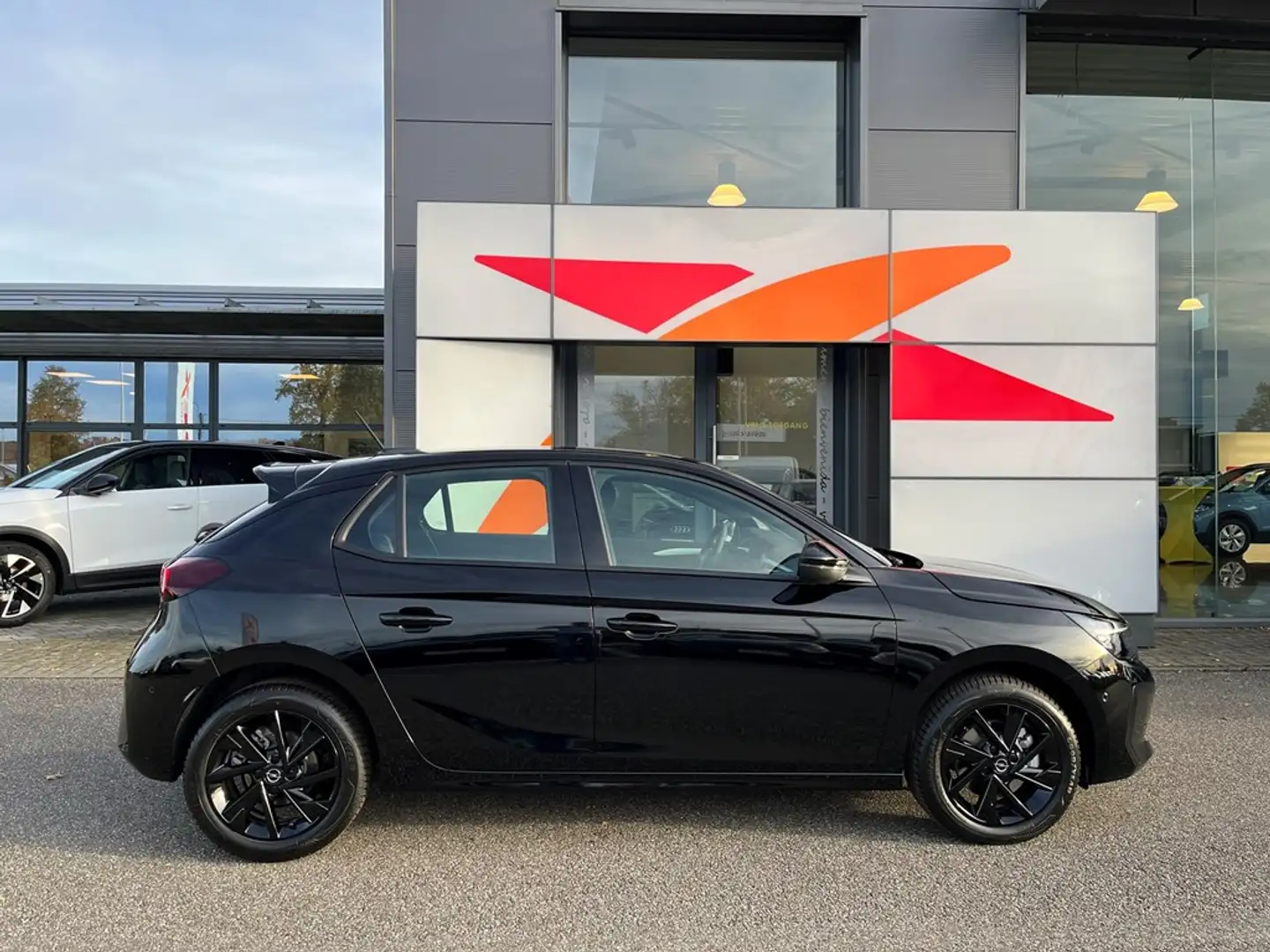 Opel Corsa GS 1.2 turbo automaat + all season banden Zwart - 2