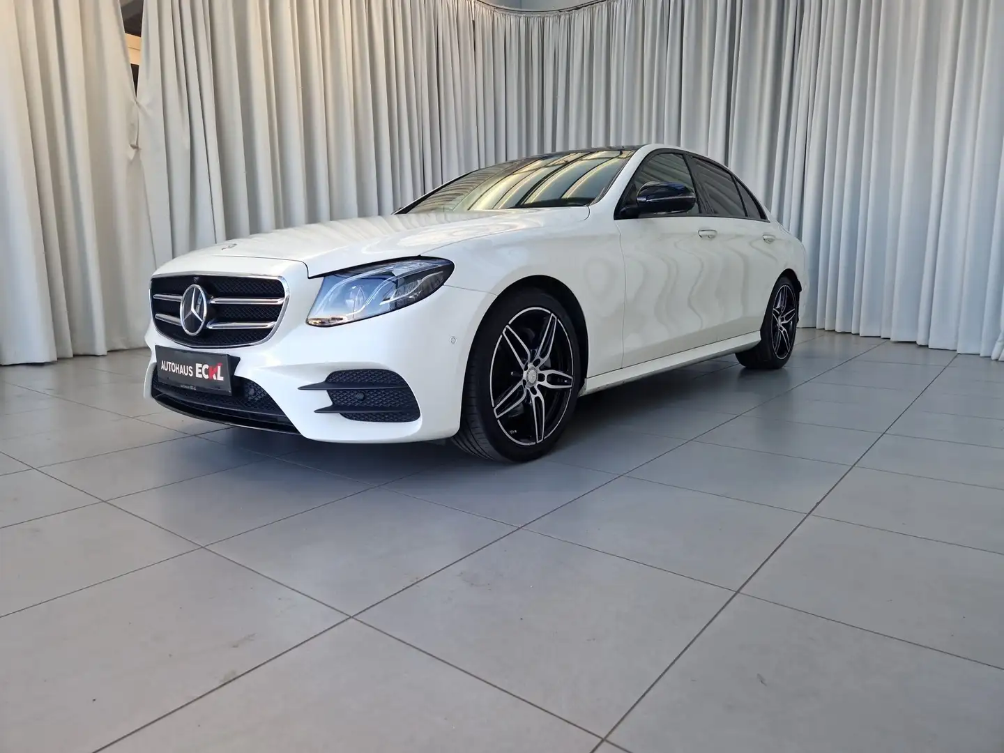 Mercedes-Benz E 220 d Limousine HUD Blanc - 2