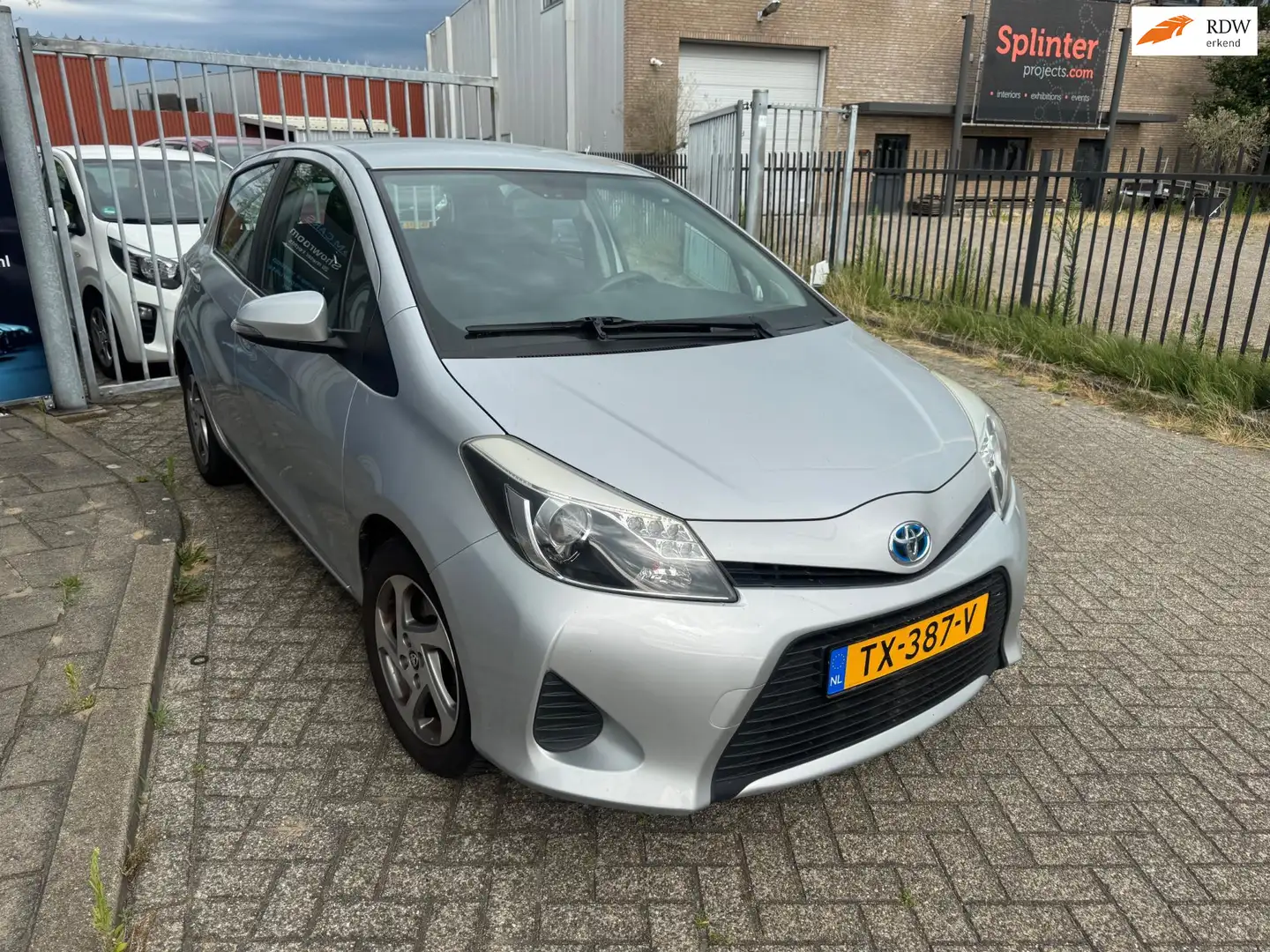 Toyota Yaris 1.5 Full Hybrid Comfort Camera,Navigatie,LED Gris - 1