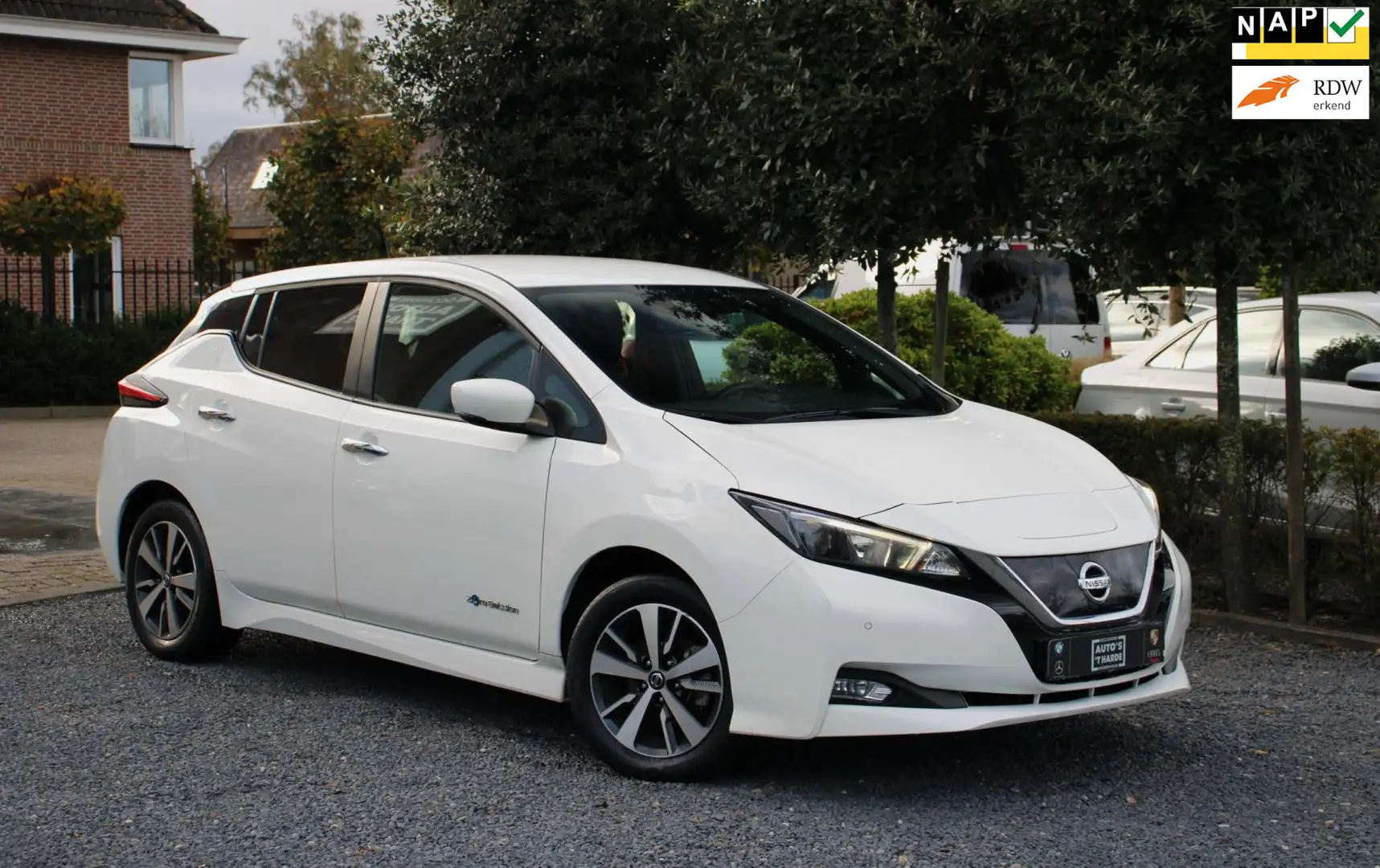 Nissan Leaf N-Connecta 40 kWh €2000,- subsidie | Camera | Wit - 1