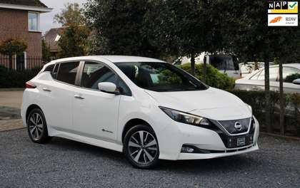 Nissan Leaf N-Connecta 40 kWh €2000,- subsidie | Camera |