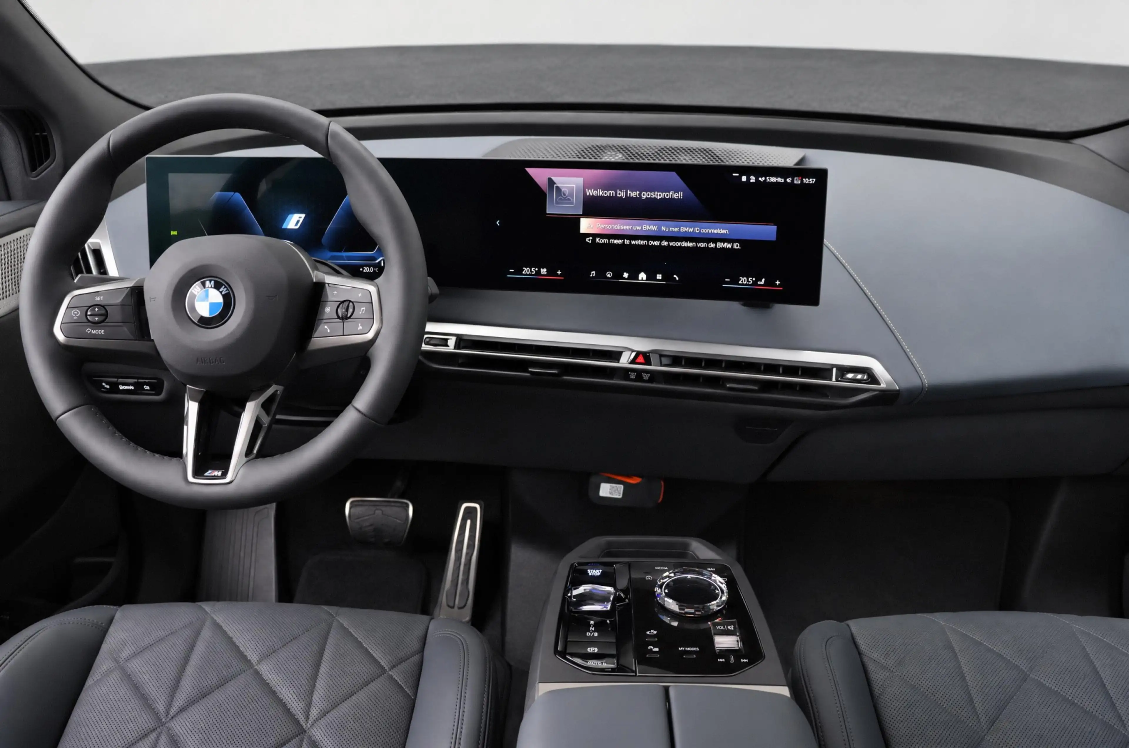 BMW iX xDrive60 M Sport / Panoramadak Sky Lounge / Trekha — photo 3
