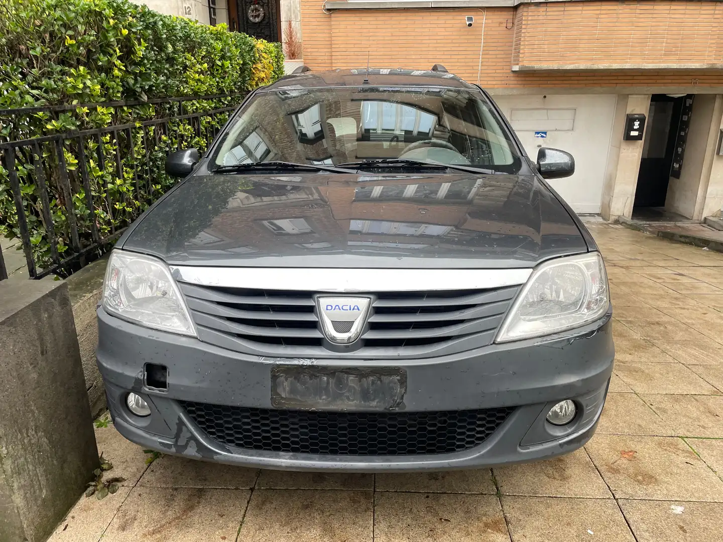 Dacia Logan Logan MCV 1.6i Laureate 5pl. Zwart - 2