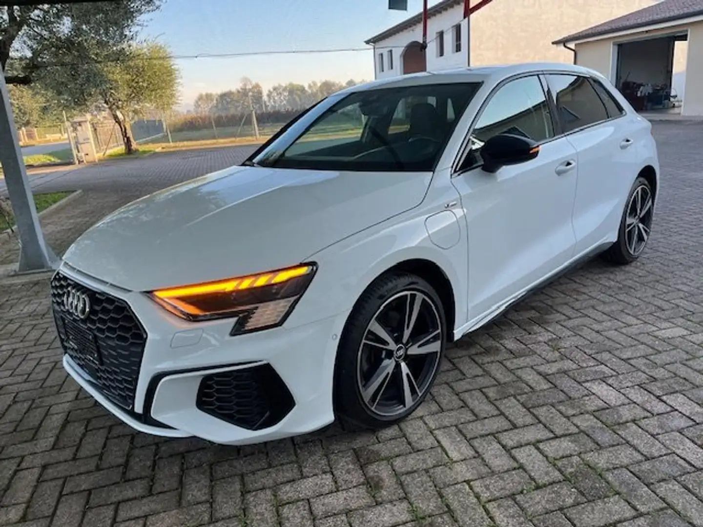Audi A3 A 3 40 TFSI E  DSG  s line VIRTUAL 150 cv MATRIX Bianco - 1