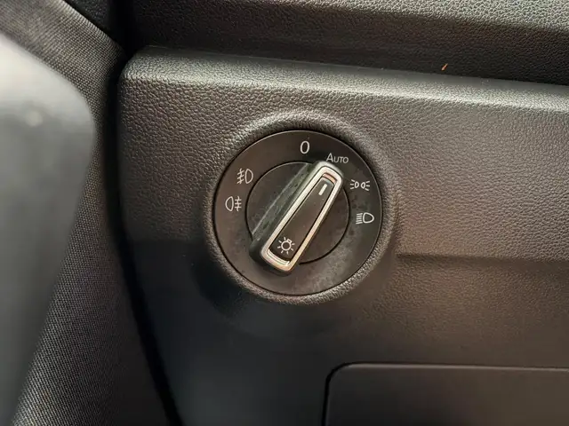 Volkswagen T-Roc view 8