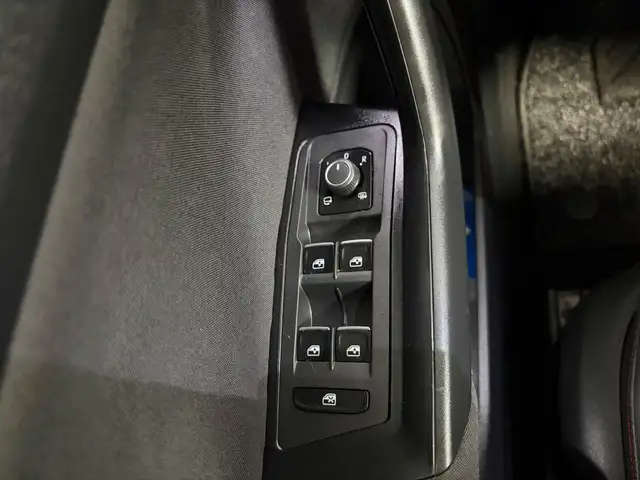 Volkswagen T-Roc view 7