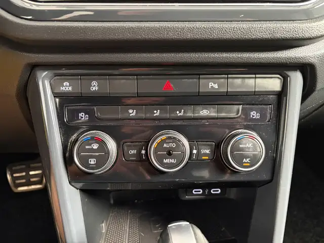 Volkswagen T-Roc view 15