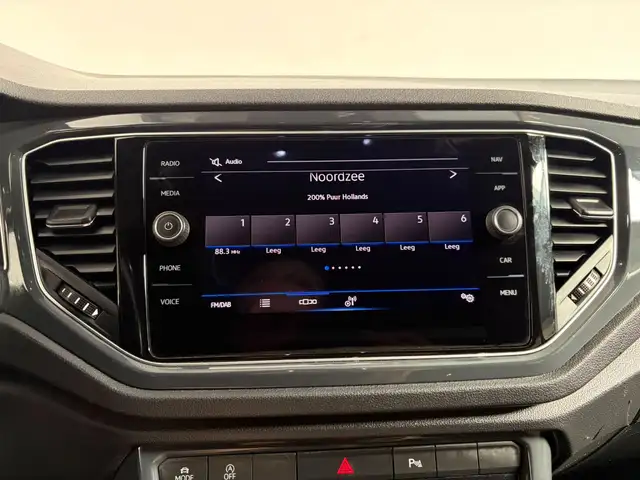 Volkswagen T-Roc view 14
