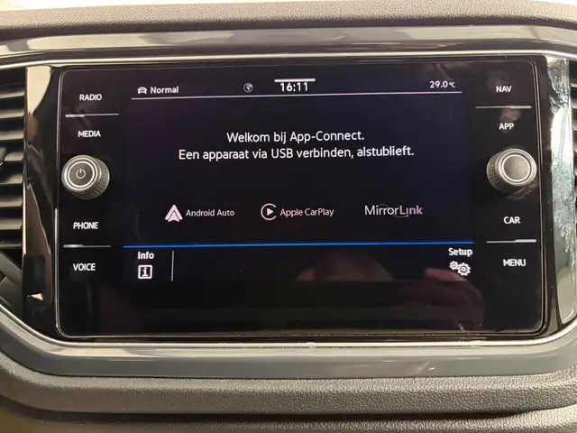 Volkswagen T-Roc view 24