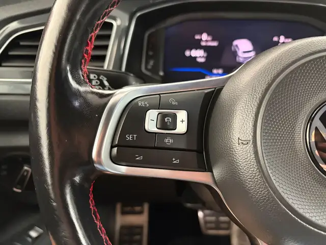 Volkswagen T-Roc view 10