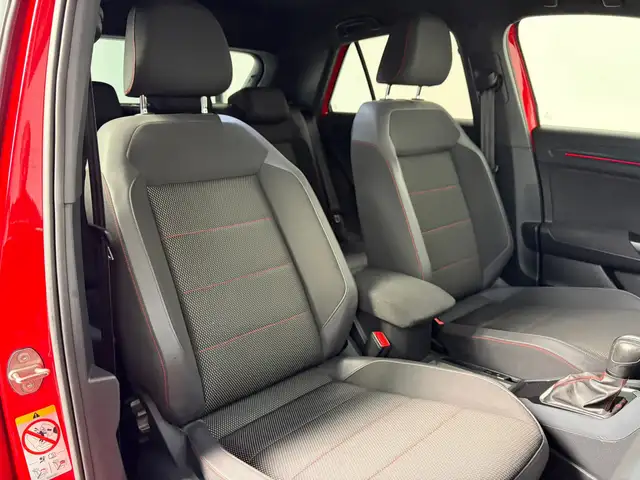 Volkswagen T-Roc view 5