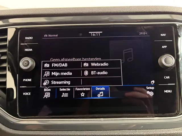 Volkswagen T-Roc view 19