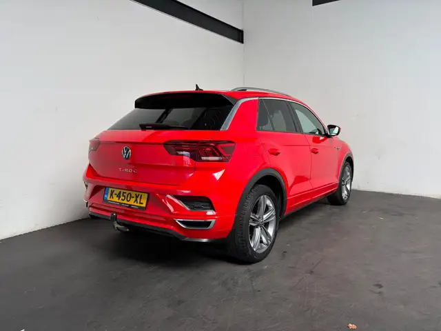 Volkswagen T-Roc view 2